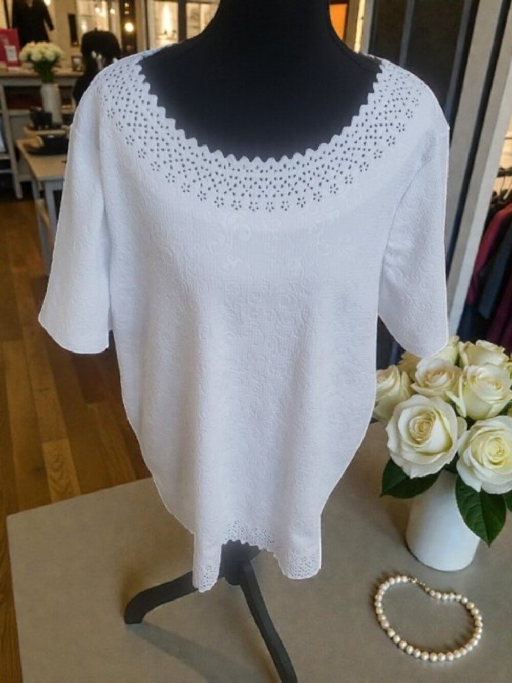 Rebecca Malone White Embossed Eyelet Scoop Neck Tunic Top ✨Size: 1X✨ - Picture 3 of 11